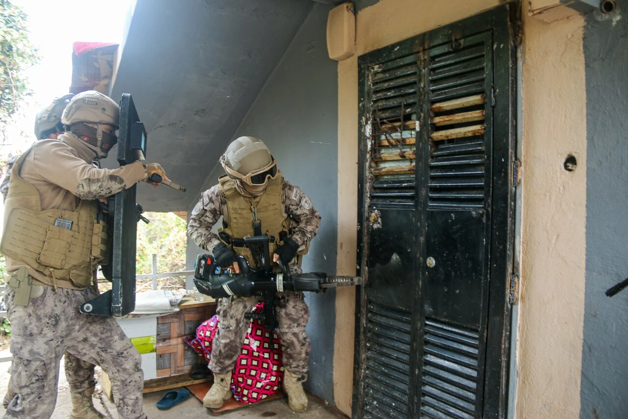 250 polisle helikopter destekli operasyon