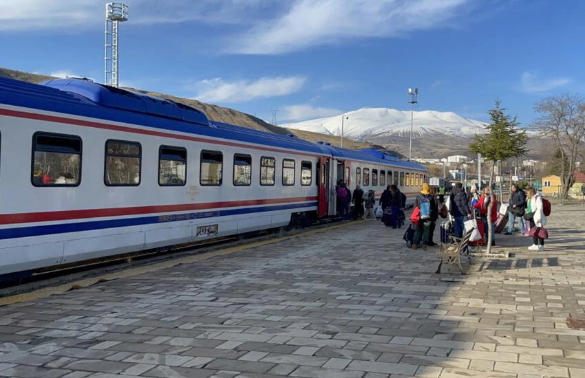 Van Gölü Ekspresi'nde kış sezonu başladı.