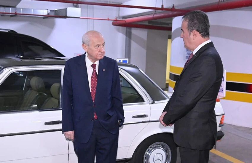 MHP lideri Bahçeli klasik otomobilini milletvekiline hediye etti: Nesilden nesile…