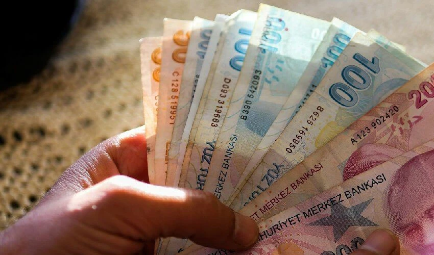 En düşük memur ve emekli maaşı ne kadar olacak? Uzman isim net rakam verdi