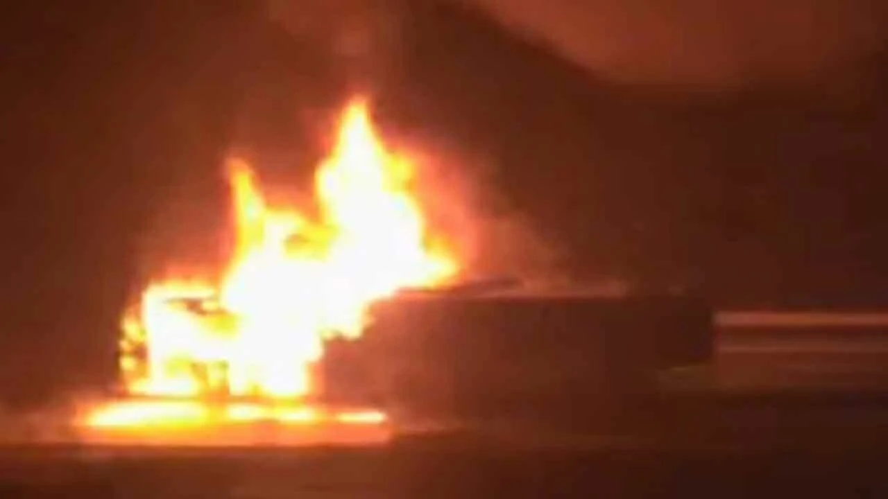 Basın Ekspres yolunda İETT otobüsü alev alev yandı