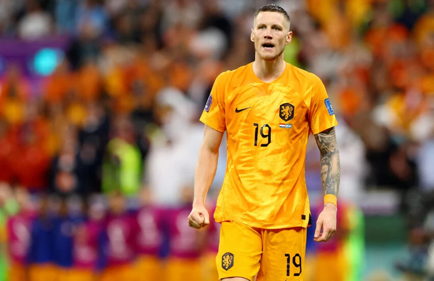 Kadıköy'de sürpriz isim! Yıldız golcünün menajeri maçı izledi