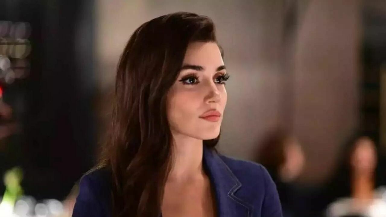 Hande Erçel’in beğeni yağmuruna tutulan kombinin fiyatı dudak uçuklattı