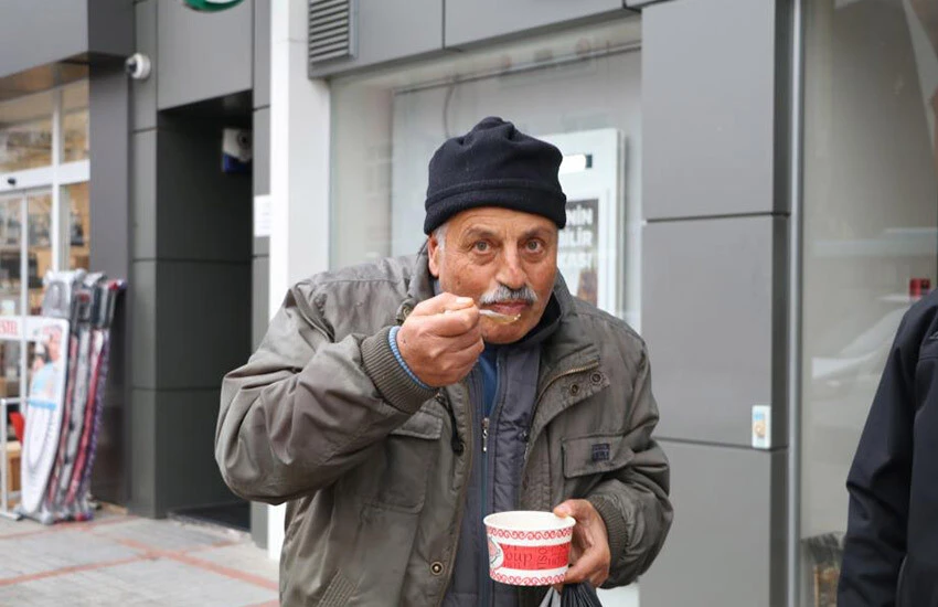 'Dünyanın en kötüsü' dediler, Rizeliler kaşık kaşık yedi
