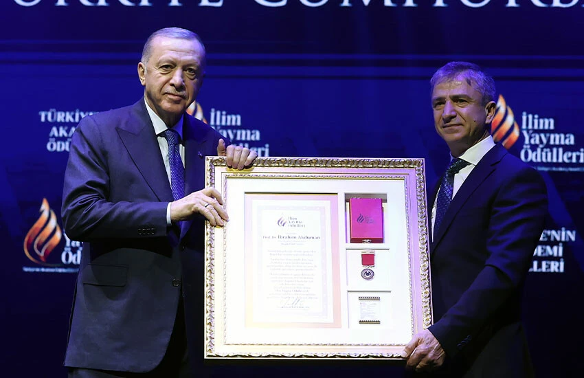 Son dakika! Cumhurbaşkanı Erdoğan'dan 'sosyal medya' uyarısı: Evlatlarımızı ahlaki yozlaşmaya karşı korumalıyız