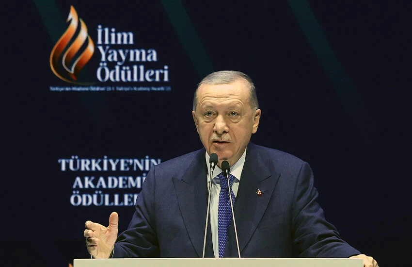 Son dakika! Cumhurbaşkanı Erdoğan'dan 'sosyal medya' uyarısı: Evlatlarımızı ahlaki yozlaşmaya karşı korumalıyız