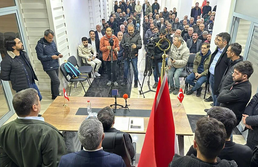 Diyarbakır'da binlerce İYİ Parti üyesi istifa etti.