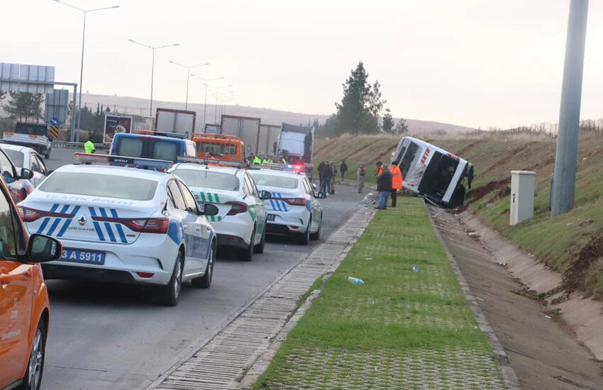 Şanlıurfa’da 10 kişinin yaralandığı kaza sonrası faciadan dönüldü!