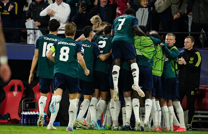 Premier Lig'de Arsenal zirvede, Ligue 1'de PSG son anda sarsıldı