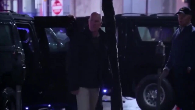 ABD'de panik anları: Hızla geldi, Başkan Joe Biden'ın koruma araçlarının arasına daldı!