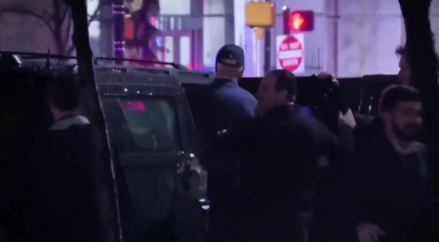 ABD'de panik anları: Hızla geldi, Başkan Joe Biden'ın koruma araçlarının arasına daldı!