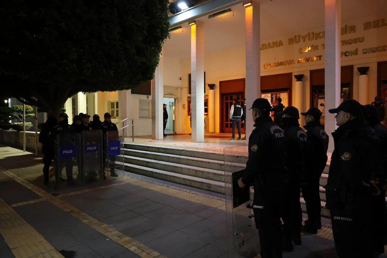 Adana Büyükşehir Belediyesi'ne operasyon: Çok sayıda gözaltı var