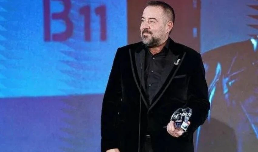 Ata Demirer GQ Ödül Töreni'ne fit haliyle damga vurdu