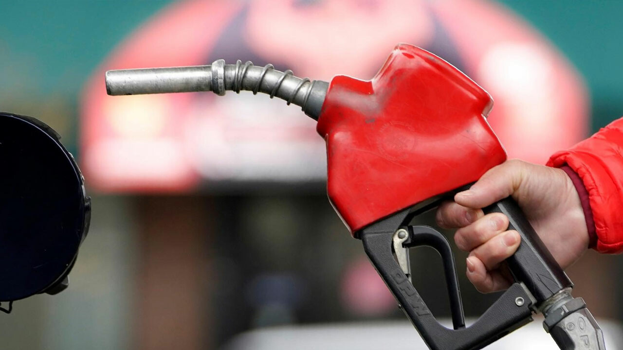 Kızıldeniz&#039;de gerginlik petrolü vurdu, benzine zam geliyor