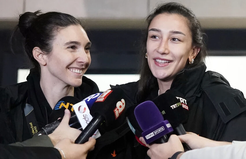 Dünya şampiyonu Eczacıbaşı yurda döndü