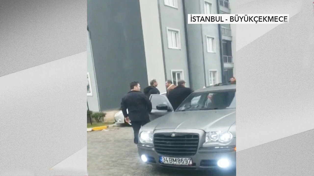 Siyasi parti, İstanbul&#039;da bir site yönetimine el koymak istedi, çakarlı araçlarla geldiler