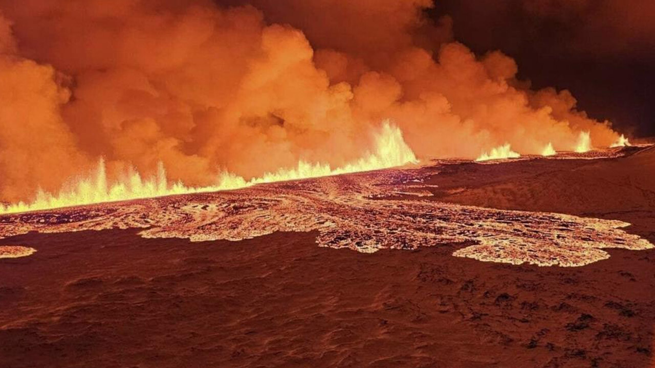 İzlanda’da yanardağ depremlere dayanamadı, sonunda patladı