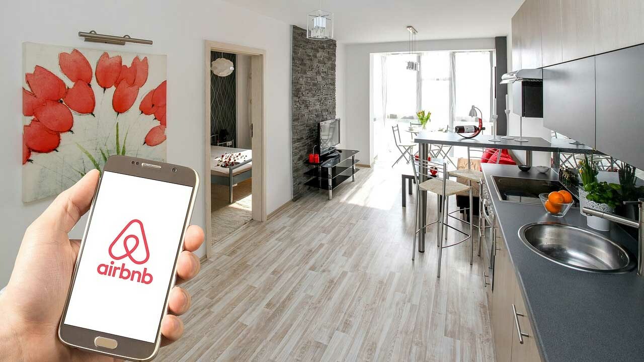 Popüler konaklama platformu Airbnb’ye milyonlarca dolar ceza kesildi