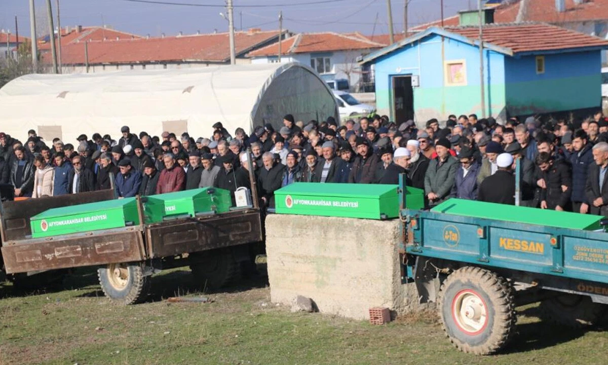 Bir aile yok oldu... Damadın katlettiği 4 kişi gözyaşları içinde toprağa verildi