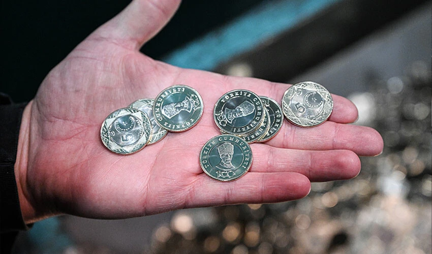 Darphaneden "5 liralık hatıra paralardaki Atatürk rölyefinin benzemediği" iddialarına cevap!