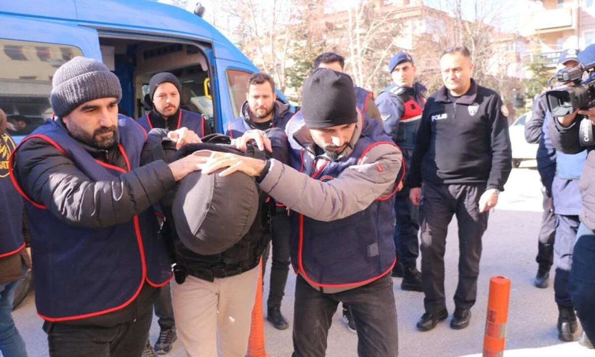 Bir aile yok oldu... Damadın katlettiği 4 kişi gözyaşları içinde toprağa verildi