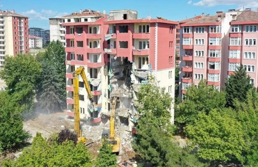 Büyükçekmece Belediye Başkanı Hasan Akgün, 25 yılda yaptıklarını anlattı: İBB'nin girdabına düşmedik