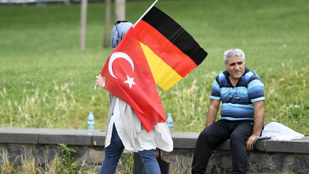 Koalisyon hükümeti anlaştı: Almanya&#039;da Türklere çifte vatandaşlığın önü açıldı