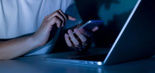 Saç baş yolduran reklamlar... Akıllı telefonlar bizi dinliyor mu, neden her söylediğimiz karşımıza çıkıyor?