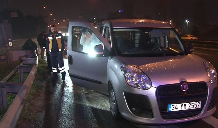 Emniyet şeridine park edilen araç içinde ölü bulundu