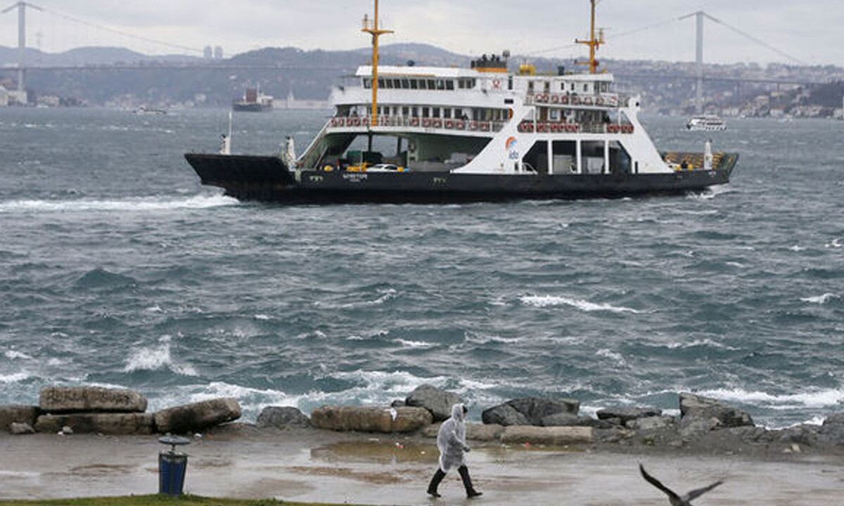 Fırtına deniz ulaşımını vurdu! İstanbul&#039;da bazı vapur seferleri iptal edildi