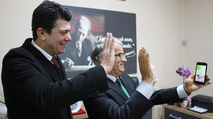 Kalbi duran öğrenciyi öğretmen kurtardı! 3 dakika boyunca ilk yardım...