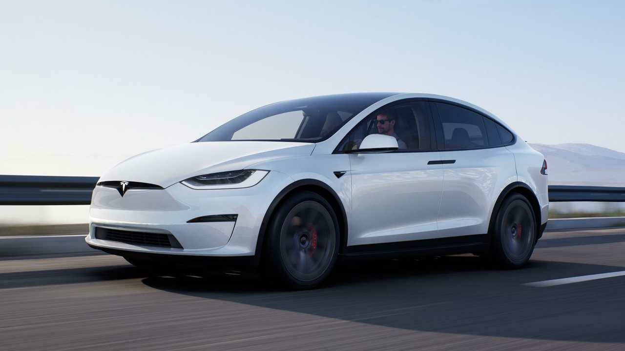 Tesla&#039;nın sorunları bitmek bilmiyor: Şimdi de 120 bin aracını geri çağırdı