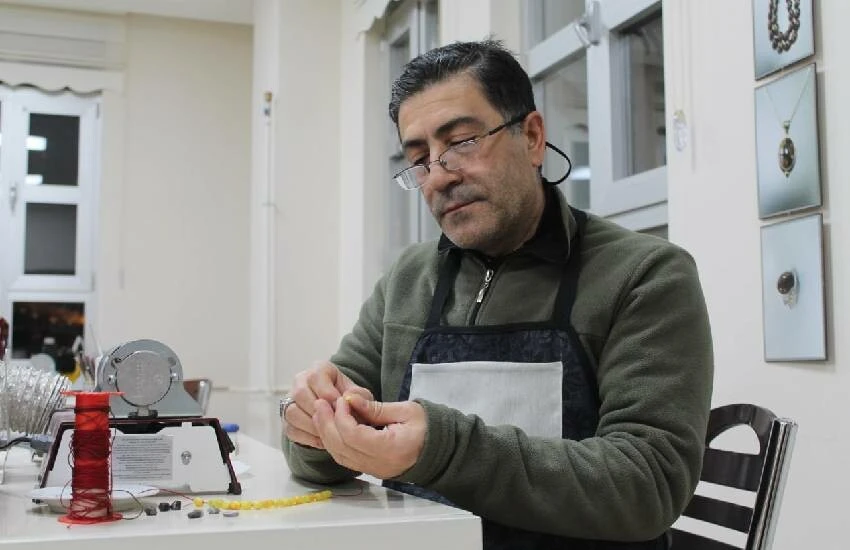 Çıra olarak yakılıyordu, şimdi altın değerinde: Kehribar para basıyor