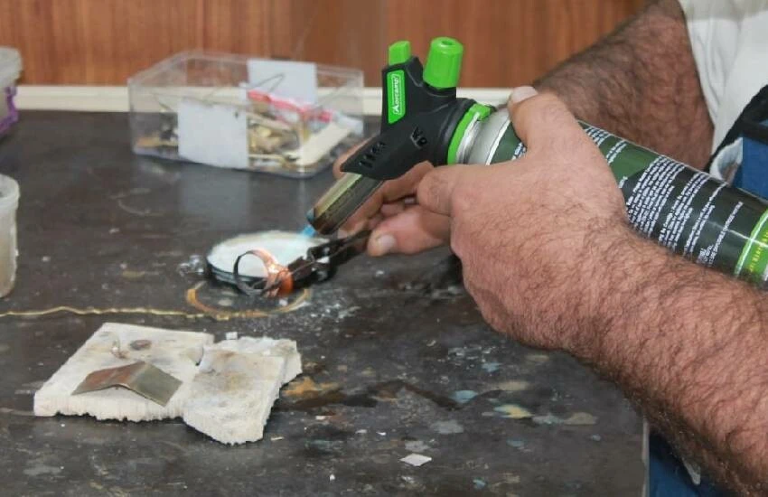 Çıra olarak yakılıyordu, şimdi altın değerinde: Kehribar para basıyor