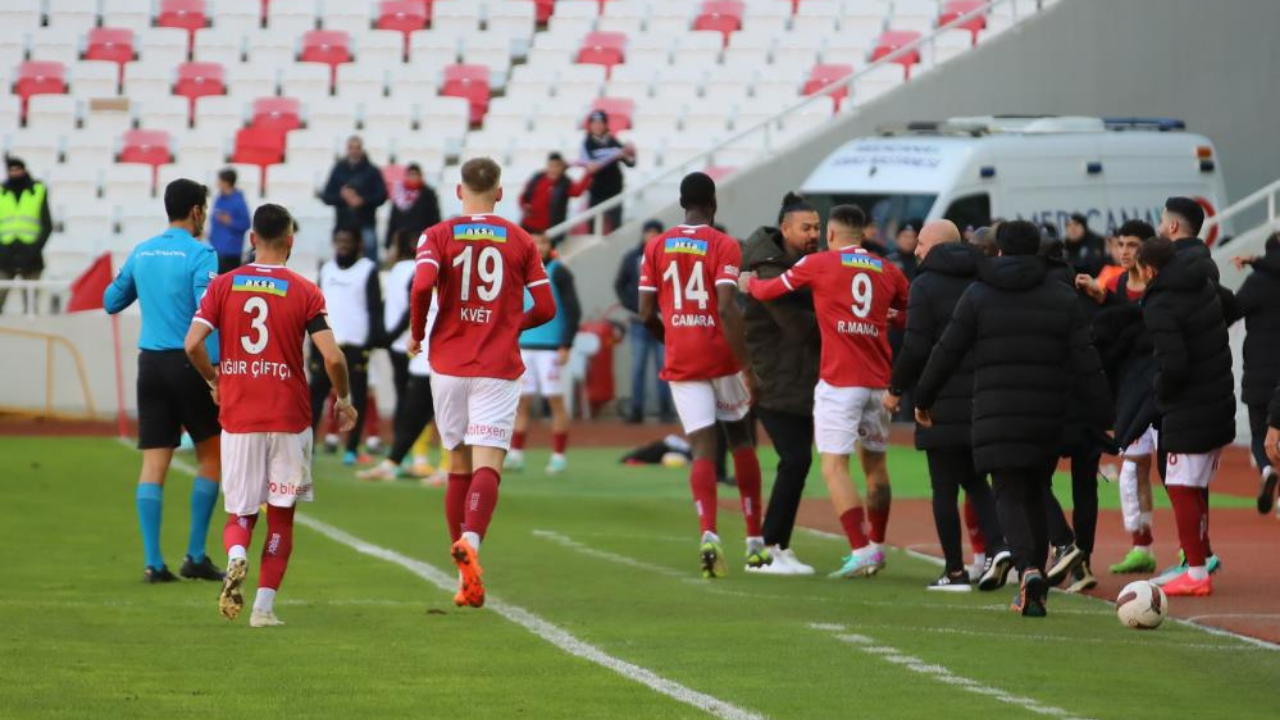 Sivasspor bu sezon evinde ilk kez kazandı! Maç sonucu: Sivasspor 1-0 İstanbulspor