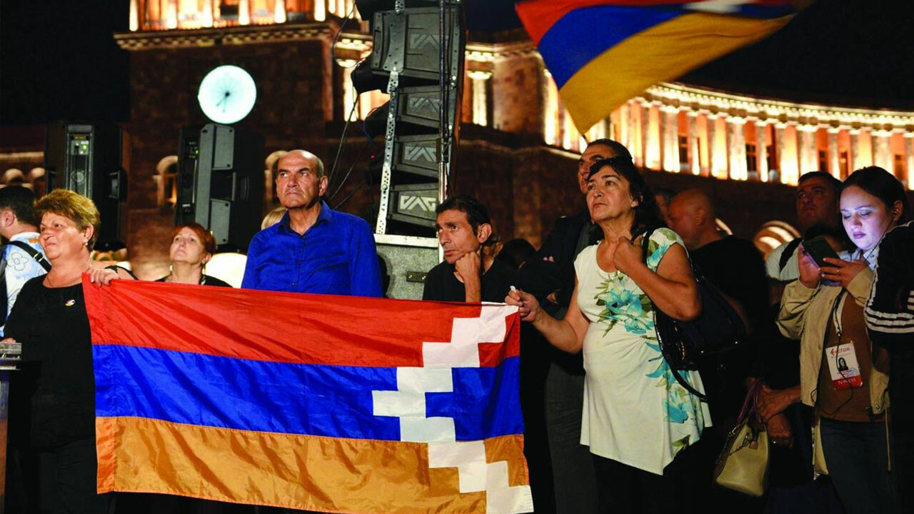 Dağlık Karabağ Ermenileri ayrılıkçı yönetimi feshetmekten vazgeçti: Boş bir kağıttan ibaret