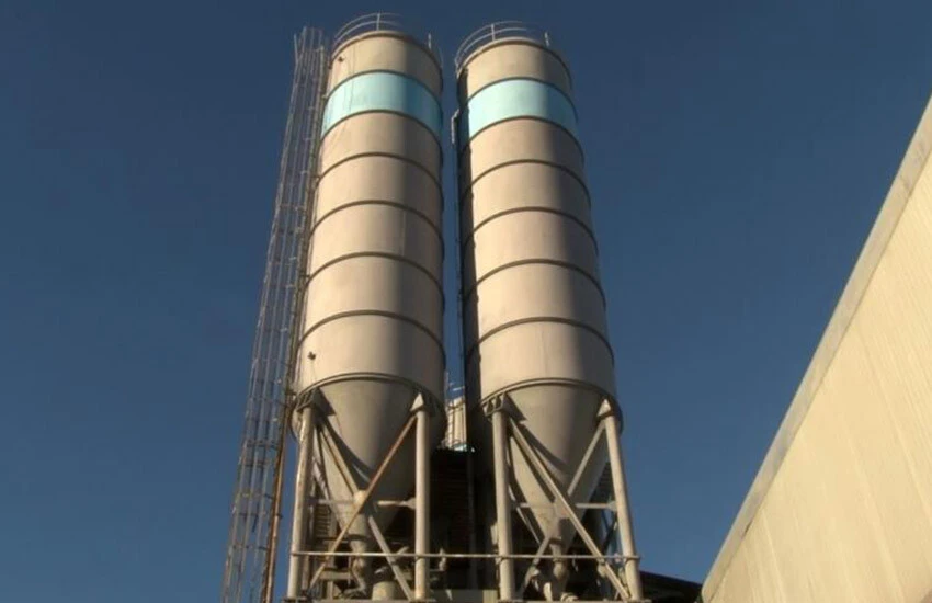 Beton tankının içine düşen işçi feci şekilde can verdi!