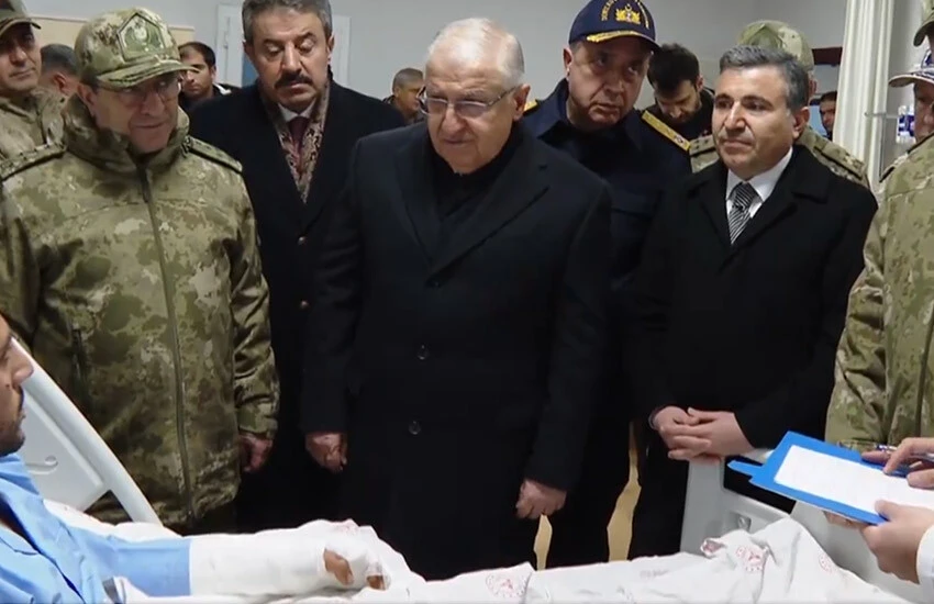 Bakan Güler yaralı askerleri ziyaret etti.
