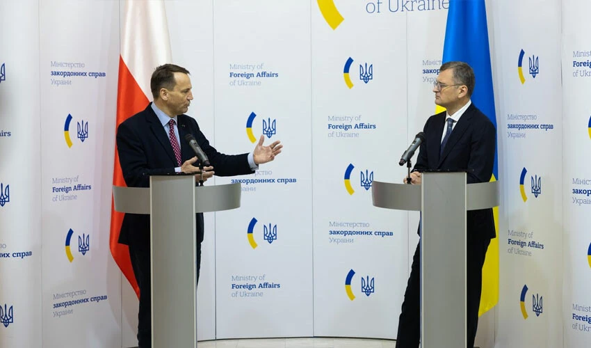 Sikorski'den Ukrayna'ya çarpıcı destek: Para transferi yapmak obüs namlusu yapmaktan daha kolay