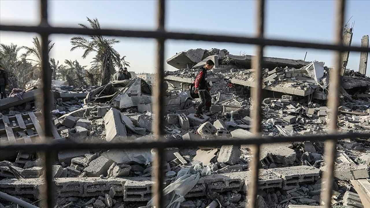 Ürdün, Gazze&#039;deki kilisede mahsur kalanlara paraşütle yardım ulaştırdı