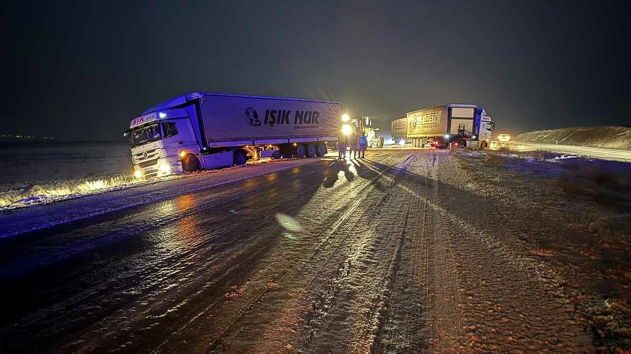 Kar, fırtına yolları esir aldı! Çok sayıda kaza meydana geldi