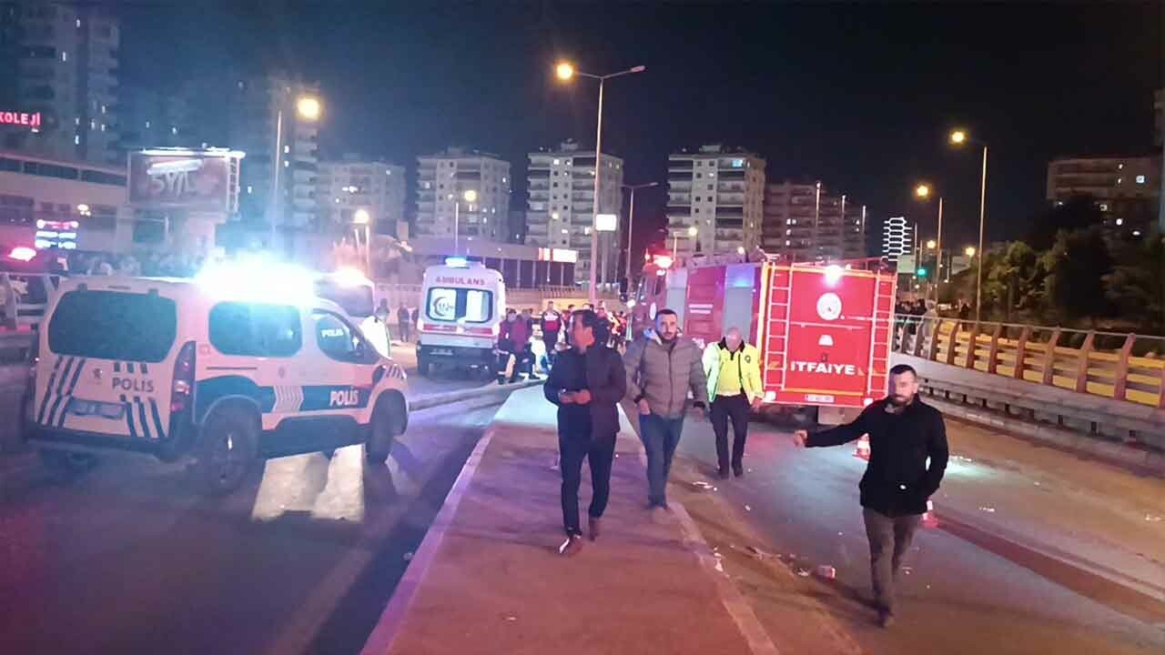 Mersin&#039;de zincirleme trafik kazası: 2 ölü ve 6 yaralı