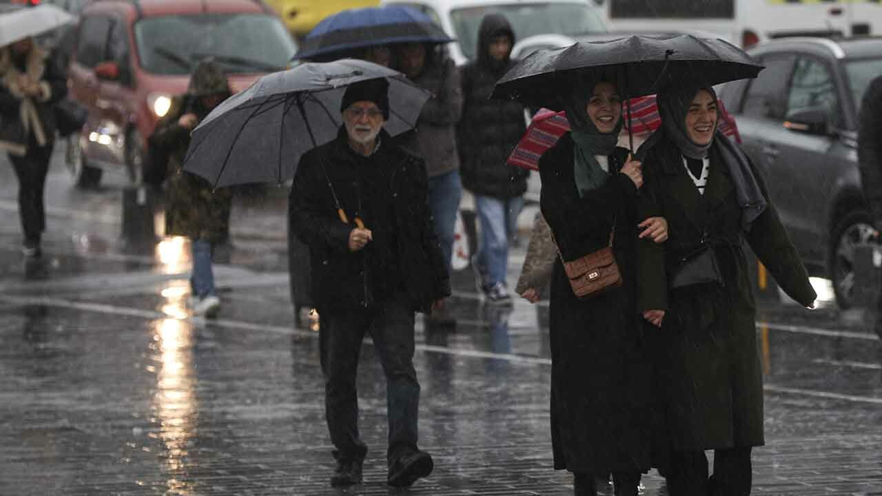 Meteoroloji 2 ili saat vererek uyardı: Kuvvetli sağanak vuracak (28 Aralık Perşembe il il hava durumu)