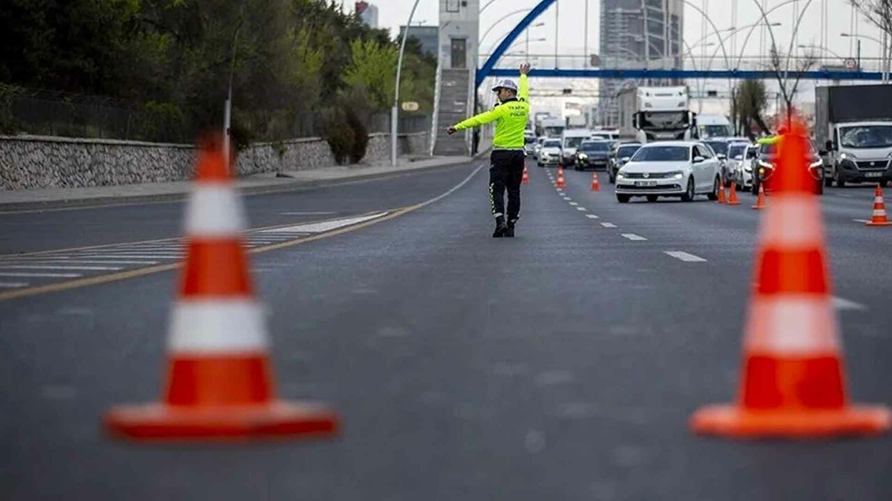 İstanbullular dikkat, yolda kalmayın! Valilik tek tek sıraladı: İşte trafiğe kapalı olacak yollar