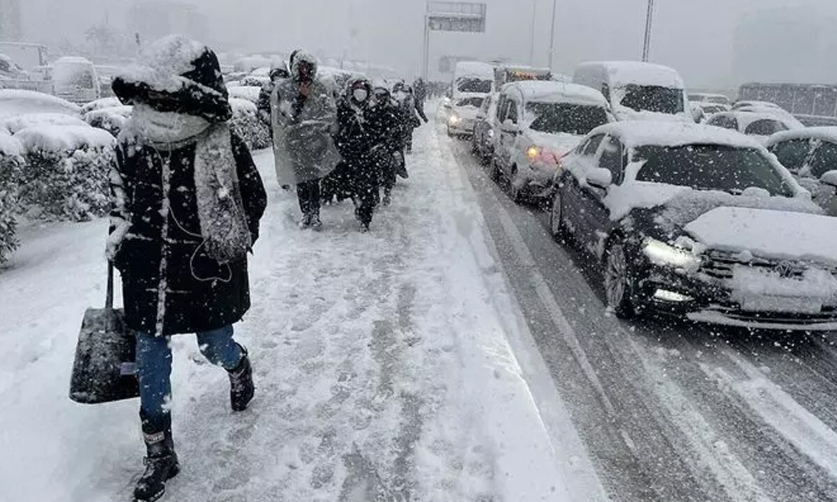 İstanbul beyaza bürünecek! Beklenen kar yağışı içi tarih verildi... Meteoroloji uzmanı uyardı: Sıcak havaları unutabiliriz