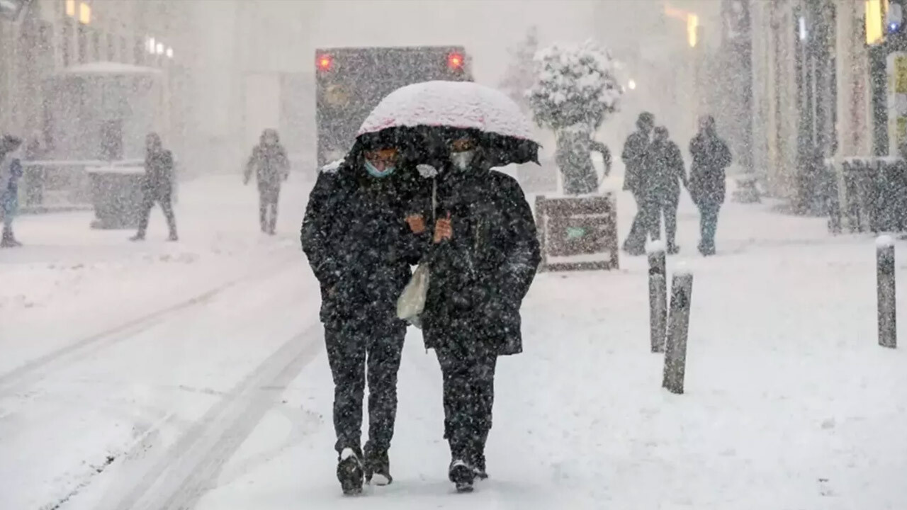 İstanbul&#039;u Sibirya soğuğu kaplayacak! Kar yağışı için tarih verildi