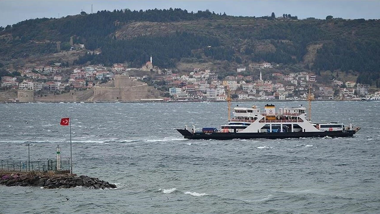 Çanakkale'de deniz ulaşımına fırtına engeli: Seferler iptal edildi