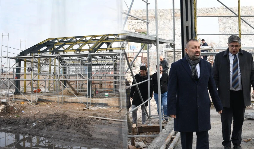 Tarihi gar binaları sanat eserlerine dönüşüyor