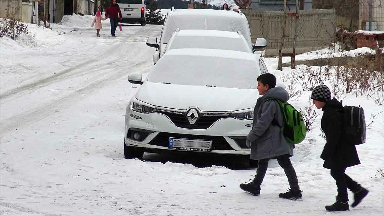 Van&#039;ın 4 ilçesinde eğitime &#039;kar&#039; engeli