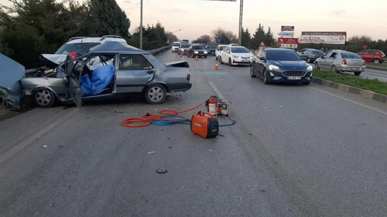 Manisa&#039;da feci kaza! İki otomobil birbirine girdi: 2 ölü, 1 yaralı